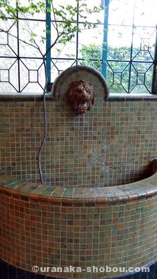 「ベーリック・ホール」の水が出るライオン